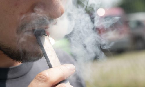 A New Study Finds That Smokers With No Plans To Quit Are Much More Likely To Stop Smoking If They Vape Every Day