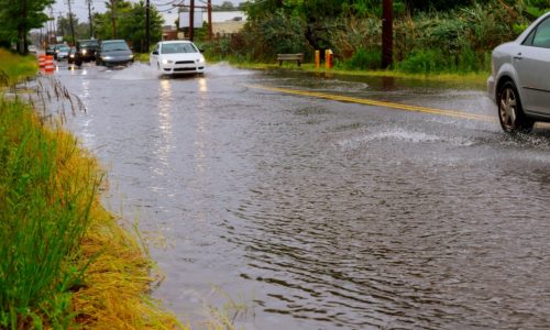 What You Should Do if You Get Caught Driving in a Flood 